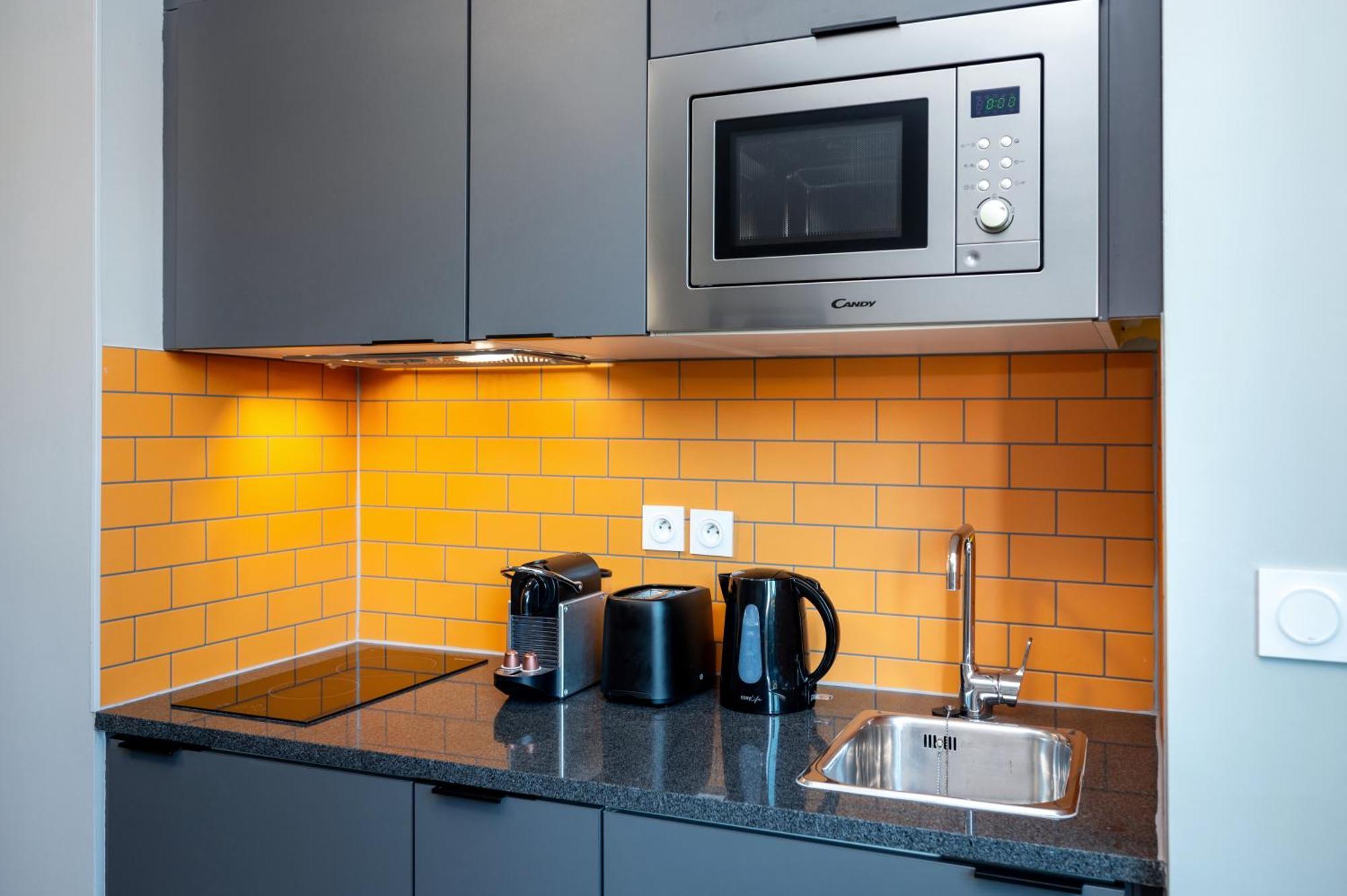 Staycity Centre Vieux Port Apartahotel 3*