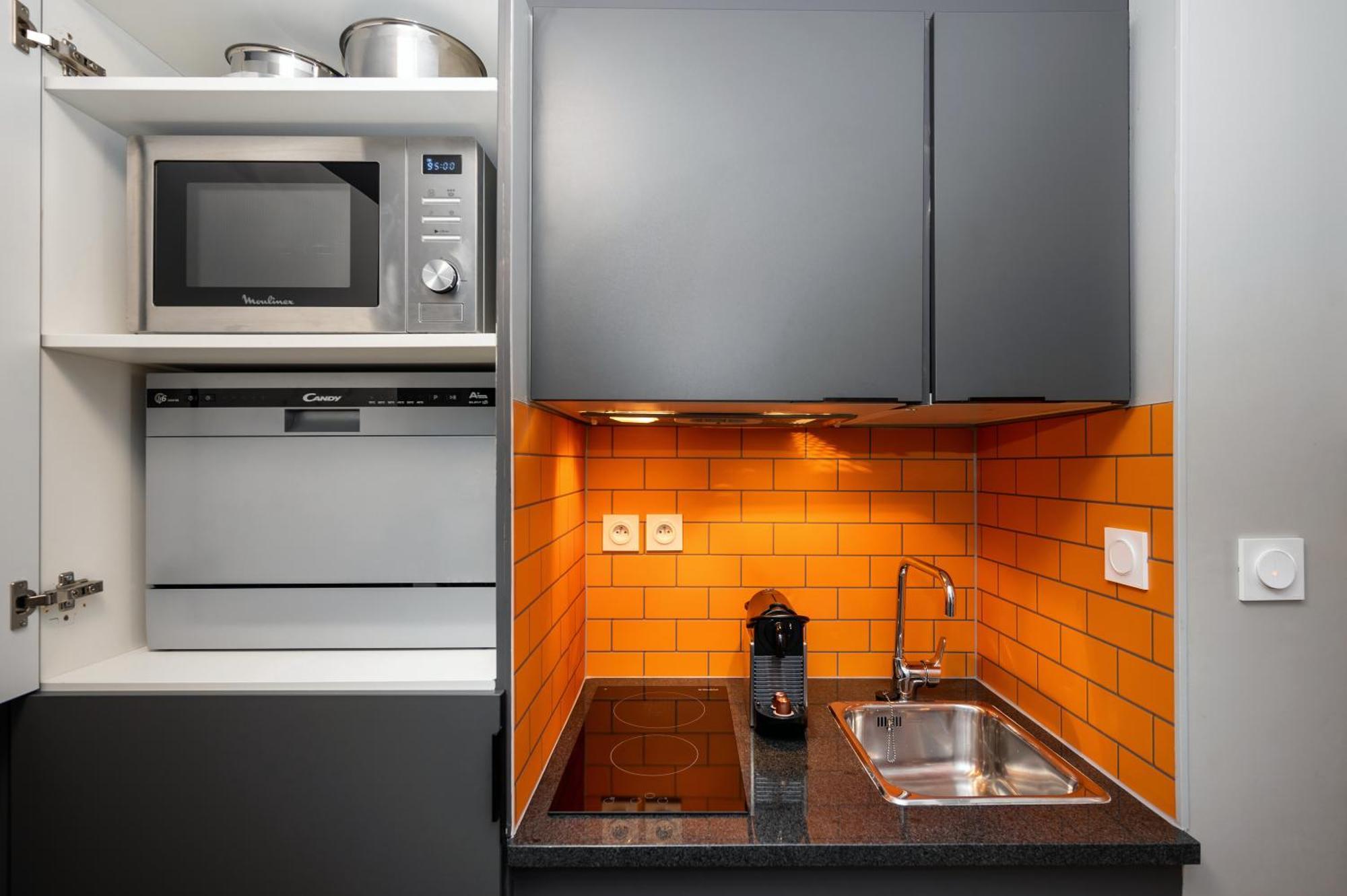 Staycity Centre Vieux Port Aparthotel 3*